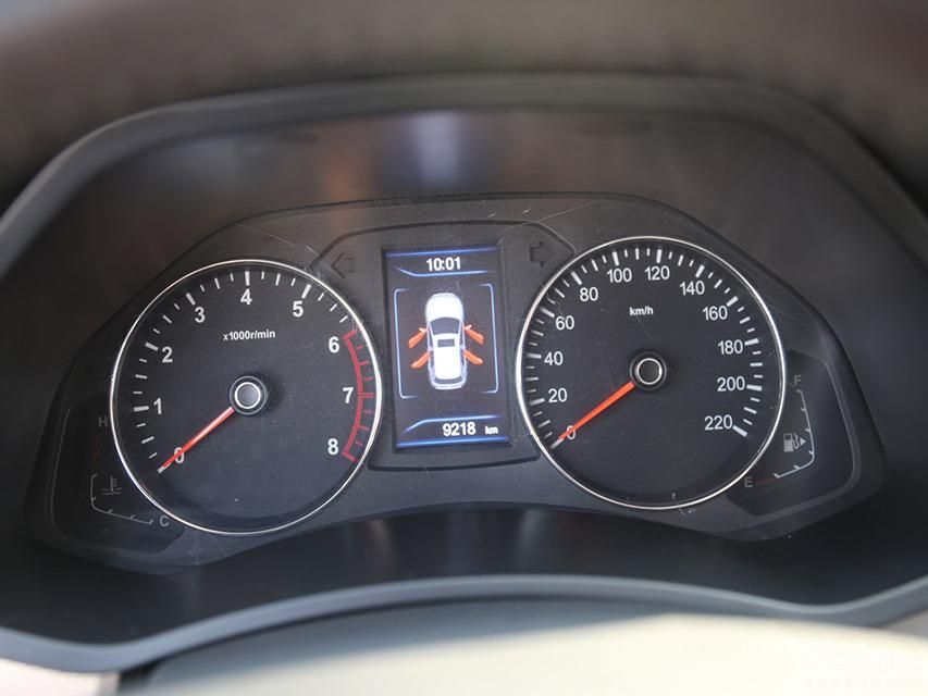 ���κ���۷��Ƚ�ͳһ����û��̫�෱�ӵ�ϸ����ƣ���˿����װ��Ҳ����������ĵ��θС�