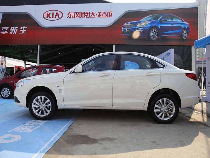 �������棬����صĵ綯�������Ϊ136������100kW������ֵŤ��Ϊ260N��m��