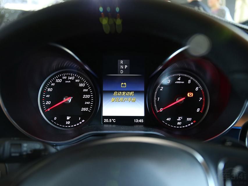 2017GLCMercedes meϵͳϵͳΪṩʵʱ·ϢλԶ̿Ƶȷͬʱ³Ҳṩ˷ḻѡװá