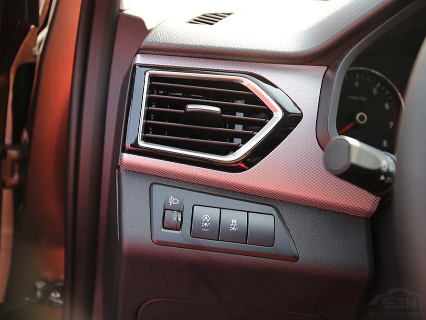 ȫϵ����ʹ�õ���̥����215/55 R17�ġ�