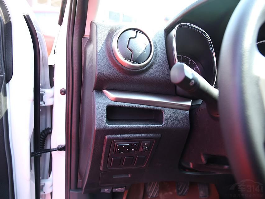 ���÷��棬ȫϵ������ǰ��˫���ҡ�ABS+EBD��USB/AUX������ˢ�Լ��綯��������Ӿ��ȡ�