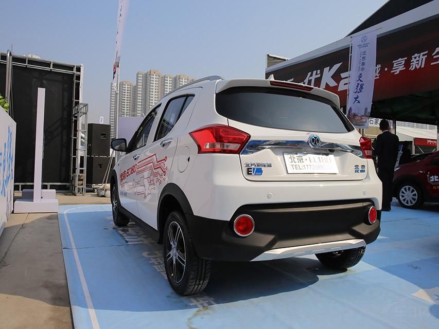 EC180180ʵ·ϲ156ҡͬʱʱٿԴﵽ100km/h