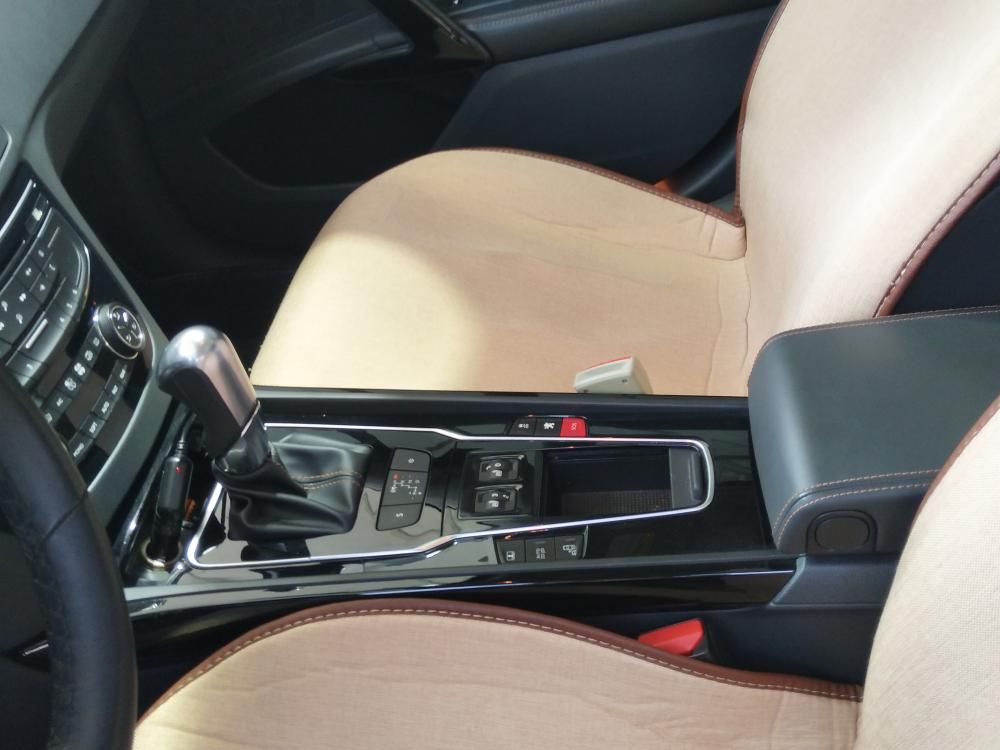 ����2.0L��Ȼ�����������⣬�³����ṩ1.6THP��1.8THP���ֶ�����