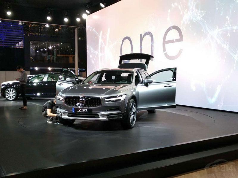 �ֶ���ȫ��V90 Cross Country�����ֶ���V90���죬����ϻ����������ֶ���V90��Ʒ��