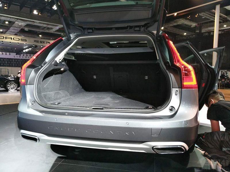 ����֮�⣬����³����������䳵���߶ȣ���С��ؼ�϶�ﵽ��218mm��