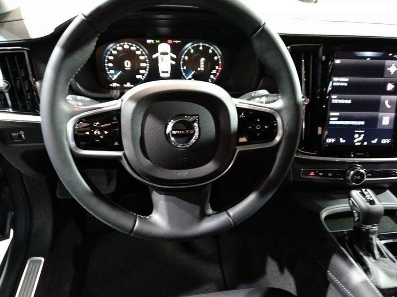 �������棬�³�������2.0T������ѹ�������������282����������ϵͳƥ��8������һ������䡣