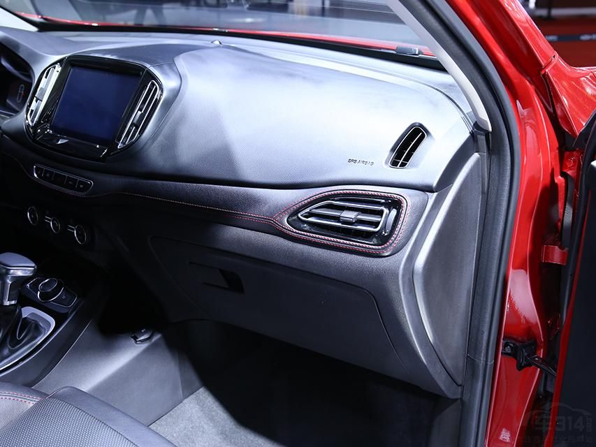 �������֣��������һ̨1.5T������ѹ������ƥ��6��˫��ϱ����䡣