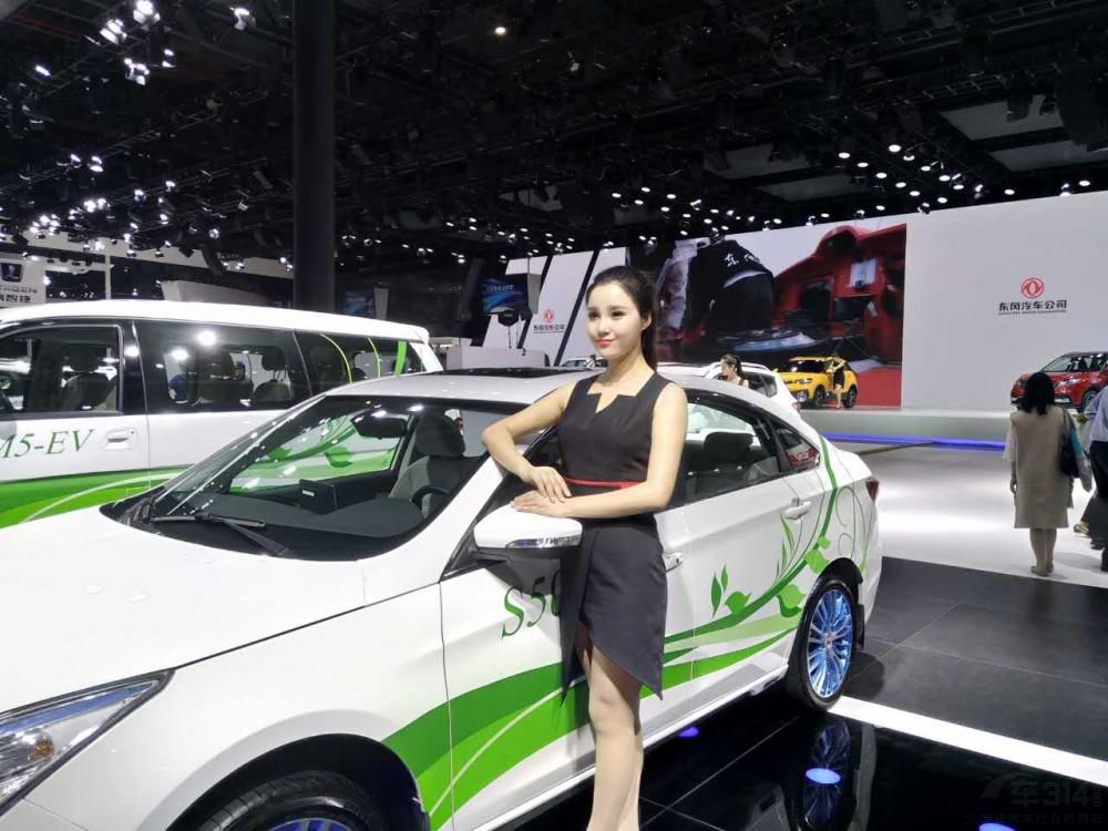 ��ɫ��Ө��������ѩ��