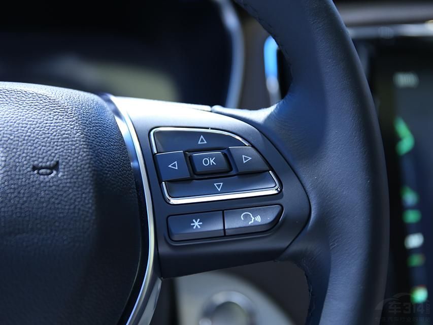 �п�̨�·�����ťʽ�����ŵ������ƶ���������ǿ���������⼰���ּ�ʻģʽѡ�񣬰�������ģʽ��Normal�����˶�ģʽ��Sport��������ģʽ��Eco����