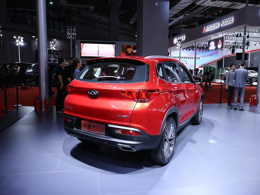 �ֱ𺭸���С��SUV�Լ�������SUV�г���