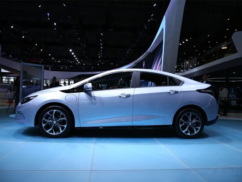 �³��ĳ����ߴ糤���߷ֱ�Ϊ4579*1811*1494mm�����Ϊ2694mm��