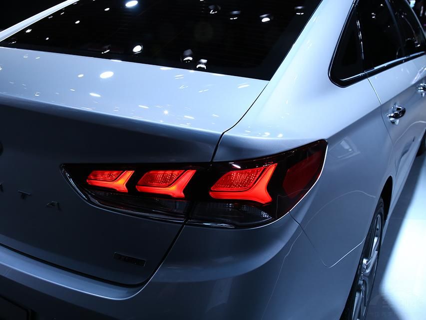 ͬʱȫ�µı��ո����ͻ�����������ʽL��LED�ռ��г��ơ�