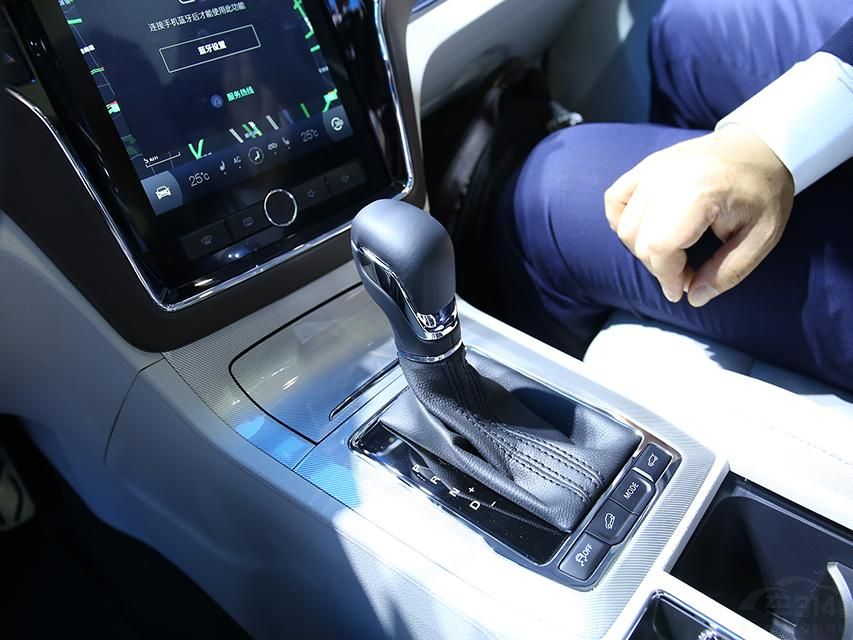 �п�̨10.4Ӣ����п�Һ����ʾ�������˴󲿷ֳ��ù��ܣ�����ʹ�������밢�Ｏ�ź����з���YunOSϵͳ��