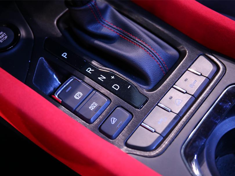 �ڹ��ܷ���Ҳ������ʵ���ԣ��ܹ��ü�ʻԱ������زٿ�������Ļ��