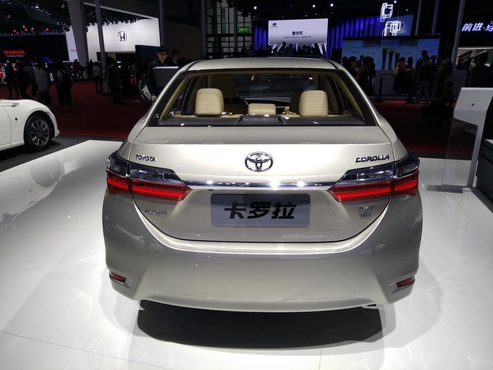 �п�̨�����������ֿ�Ķ������Ʊ�Ϊ��Բ����ƣ��п�̨�Ƹ��������ֿ�������������в��죬������Χ���ΰ�Ͱ�ť����Ҳ��һ�����ȵı仯��