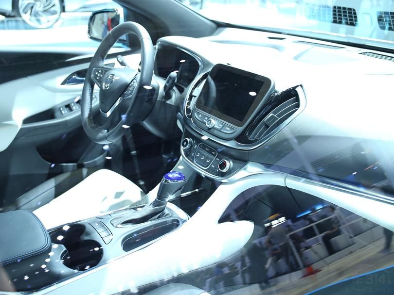 ���³�ǰ���ո����໹�䱸��L�͵�LED�ռ��г��ơ�