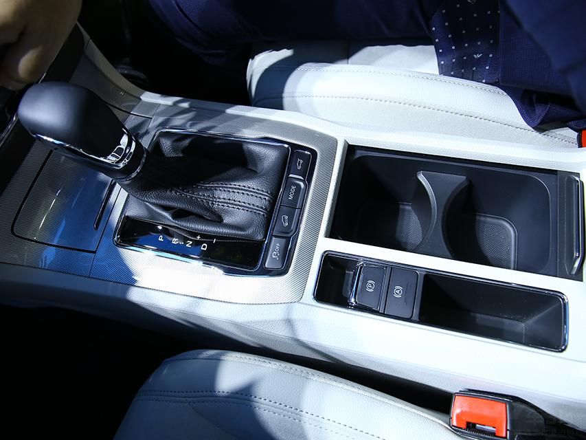 Ϊ�û��ṩĿ�ĵ�����Ԥ�⡢·���Զ��Ż���ǰ��ӵ�����ѡ�3Dȫ��·����ͣ������λ��Ϣ���Լ����׮��ʵʱ��۵ȷ���ȵȡ�