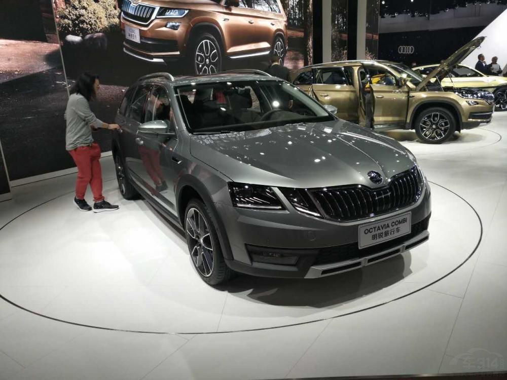 ���ε�β�����ڲ�����LED��Դ��