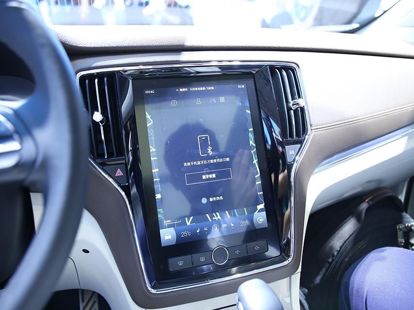 �п�̨�·�����ťʽ�����ŵ������ƶ���������ǿ���������⼰���ּ�ʻģʽѡ�񣬰�������ģʽ��Normal�����˶�ģʽ��Sport��������ģʽ��Eco����