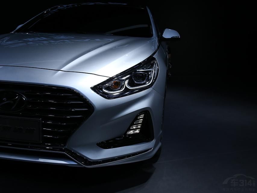 ����ϵͳ��2.0L��2.4L������ƥ�����6������һ������䣬��1.6Tƥ�����7��˫��ϱ����䡣