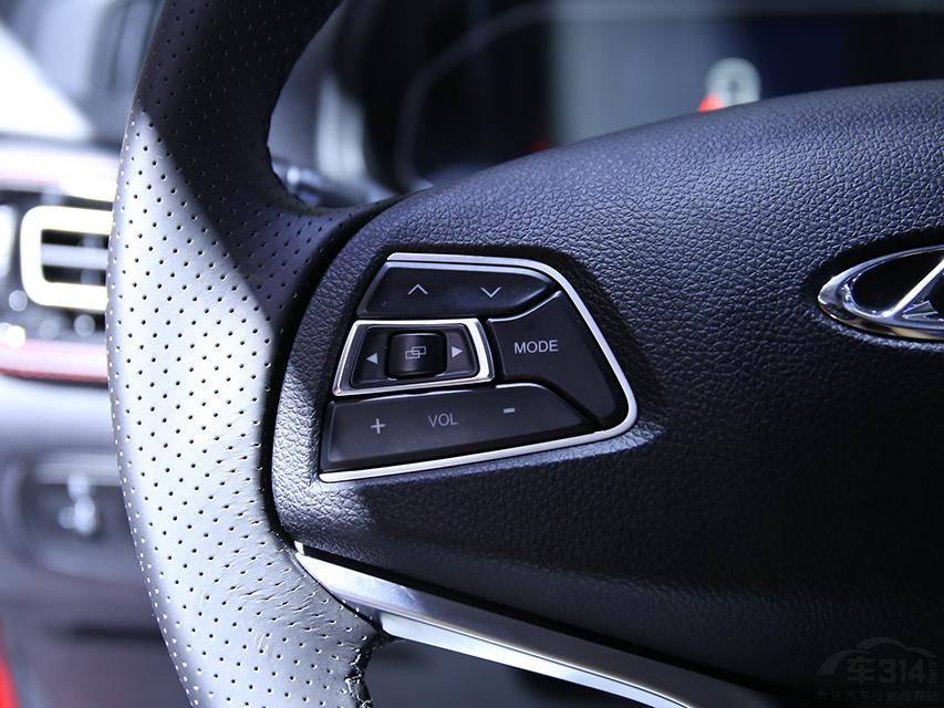 ���֮�½���װ�˺�ɫǰ�ܺ�˫�߹�����������ơ�