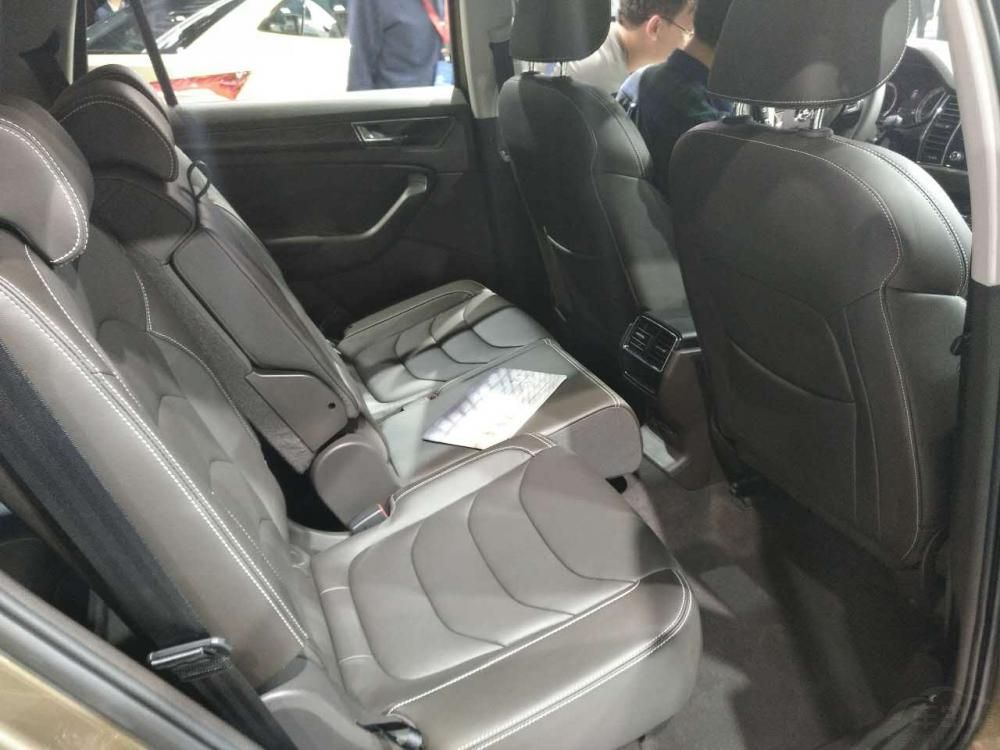 ��ɫ��ľ���ΰ�������һЩ�߼��С�