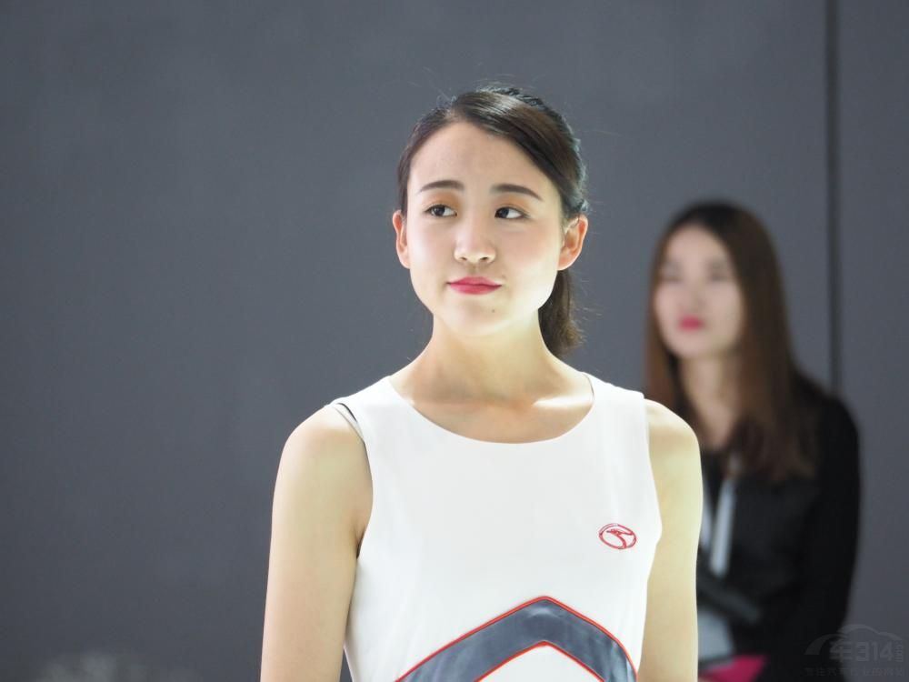 һ��ԲԲ�Ķ쵰��,�����Ӻ������,�����κ�,����͸��һ���ഺ���õ���Ϣ��