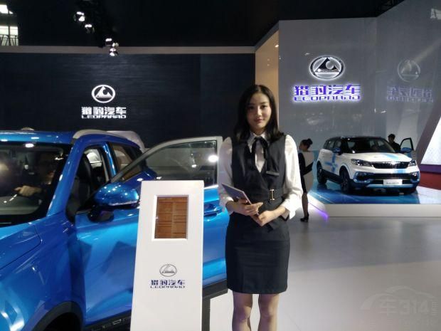 ����ɫ����,˫���κ�,����ˮ�����ġ�