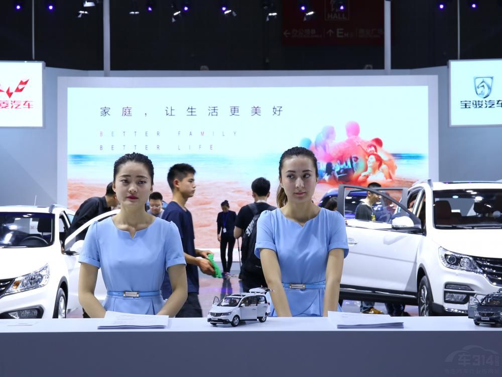 �ұߵ���Ů����͵������ھ��𣿷��ģ���û��Ư����