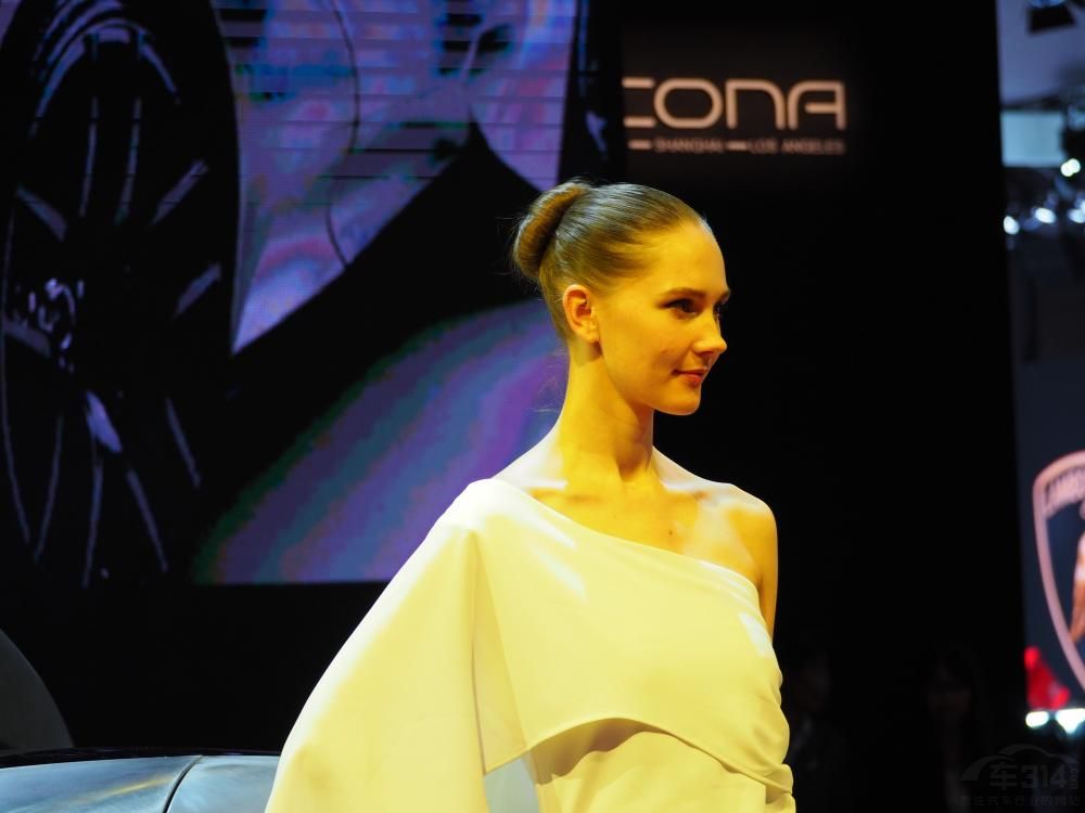 ��ֻ�������ƵĴ��۾���������ഺ������Ĺ�â��