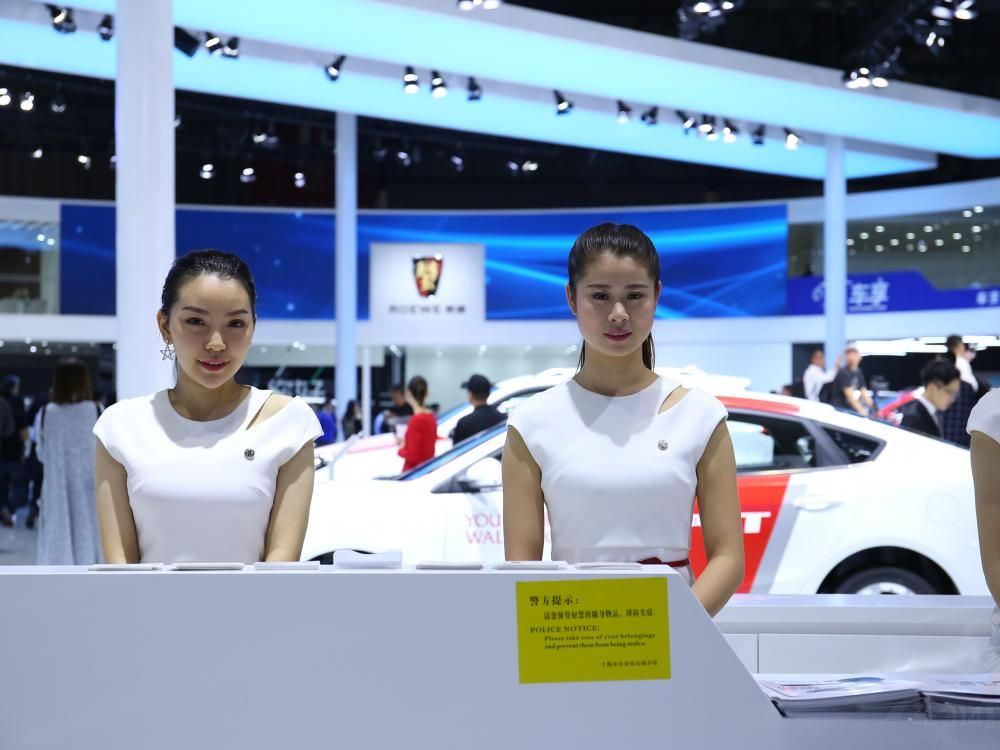 û�жԱȾ�û���˺�������ϲ���ĸ���������ϲ���ұߵġ������������ôֻ�а���첲��