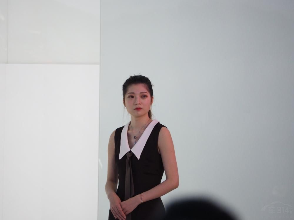 ��������ϸ��������������ף���ֱ����һ˿һ���˼��̻�ζ��