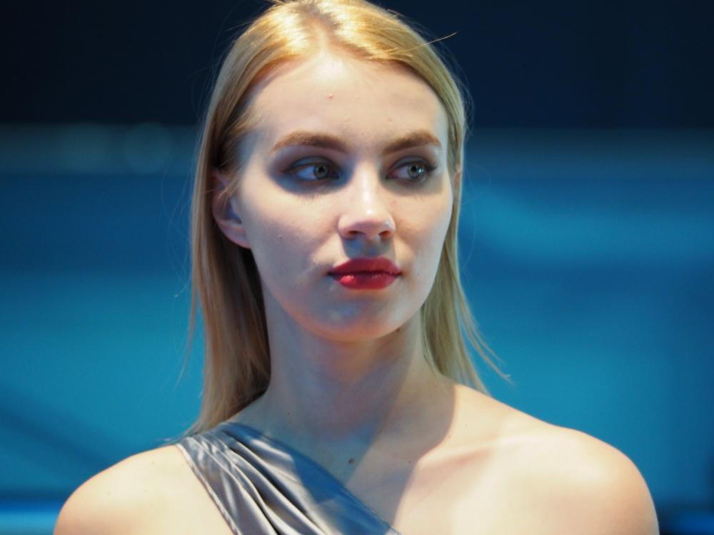 �۾�Χ������һ�㣬�������ʵģ��Ե���ɲ⣬���ء����ˡ�