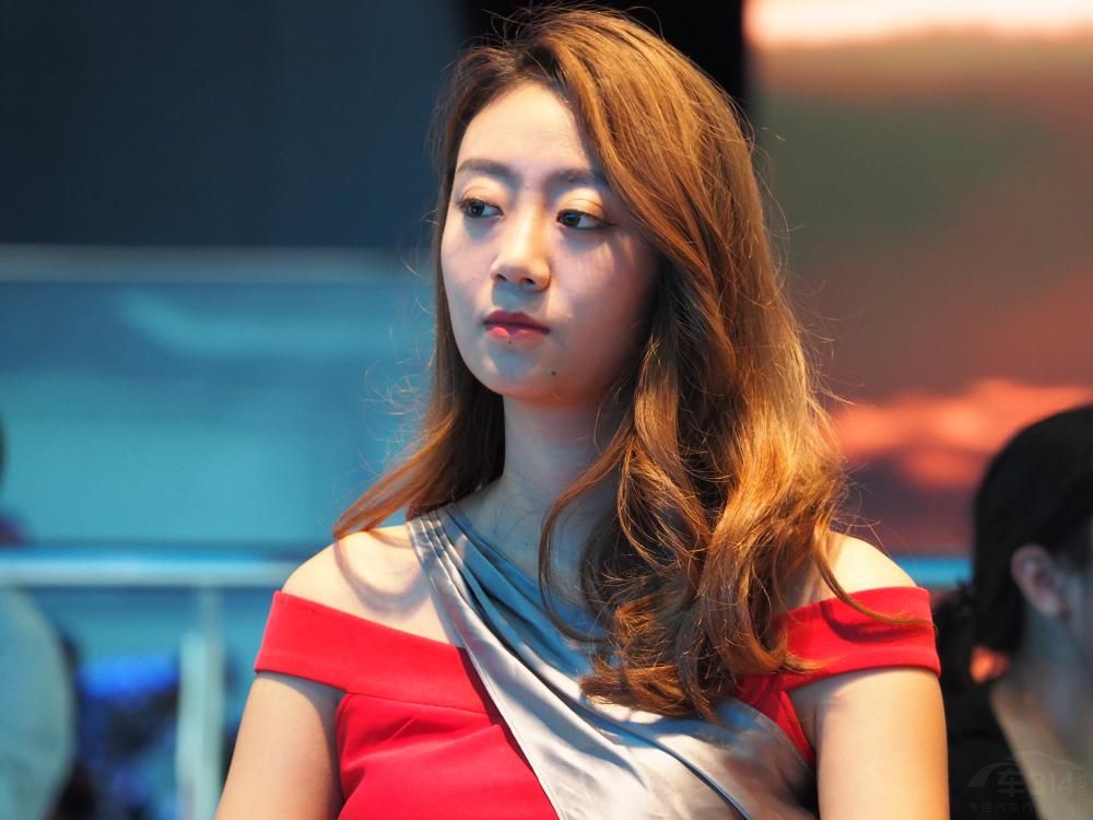 �����䲻�ڣ���Ŀ������ʱ�����ɫ��ͫ���ﲻʱ��һ�ſŻ��Ǳŷ���