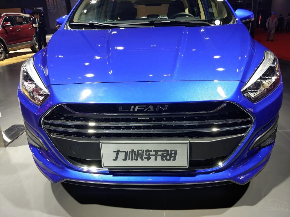 �³���ͷ�����˴�����ƣ�͹���������һ�棬�����ϸ��ǰ��ƺ�LED�ռ��г��ƣ����˵ĸо�ʮ��ʱ�С�