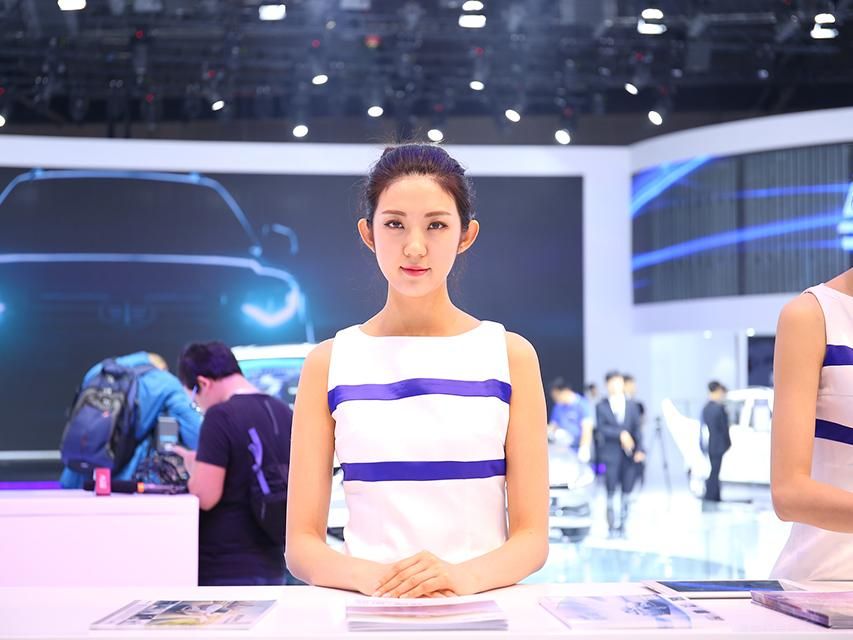 ��¶�������޳�������źһ�����ֱۣ���Ȼ��Ȼ�Ĵ���ϸ��ˮ��һ����С���ϡ�