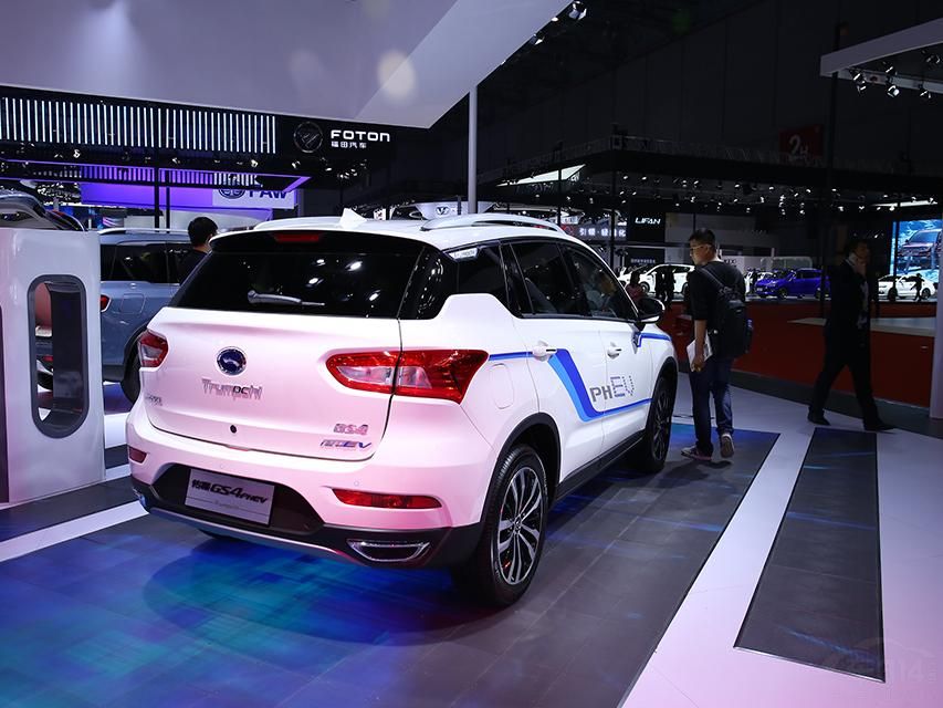 ����GS4 PHEV�������õĲ�ͬ������ǰ���ơ�LED�ռ��г��ơ�ǰ�����ϴ���촰��������˽���������������ߡ���ͬ��ʽ����Ȧ���͵Ⱦ���ѡװ�䱸