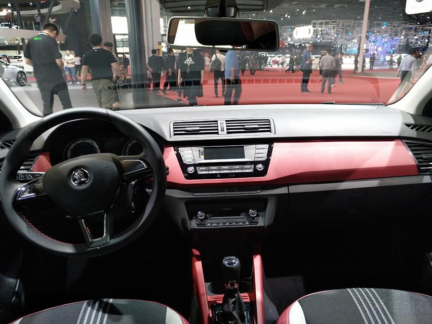 �������ṩ1.4L��1.6L���ֶ���ϵͳ���������Ͽ�ͱ���һ�¡�