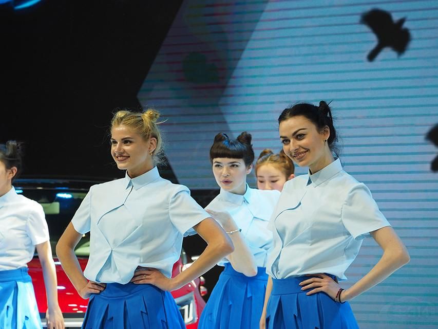 ���ͣ�ͦ���ԡ�