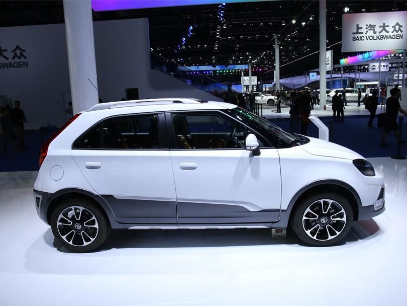 ��β��ƺͳ�ͷ���Ӧ��ͬ��������ɫ�»��壬�����������ں��ո����²������ո����������з���״װ�ΰ塣