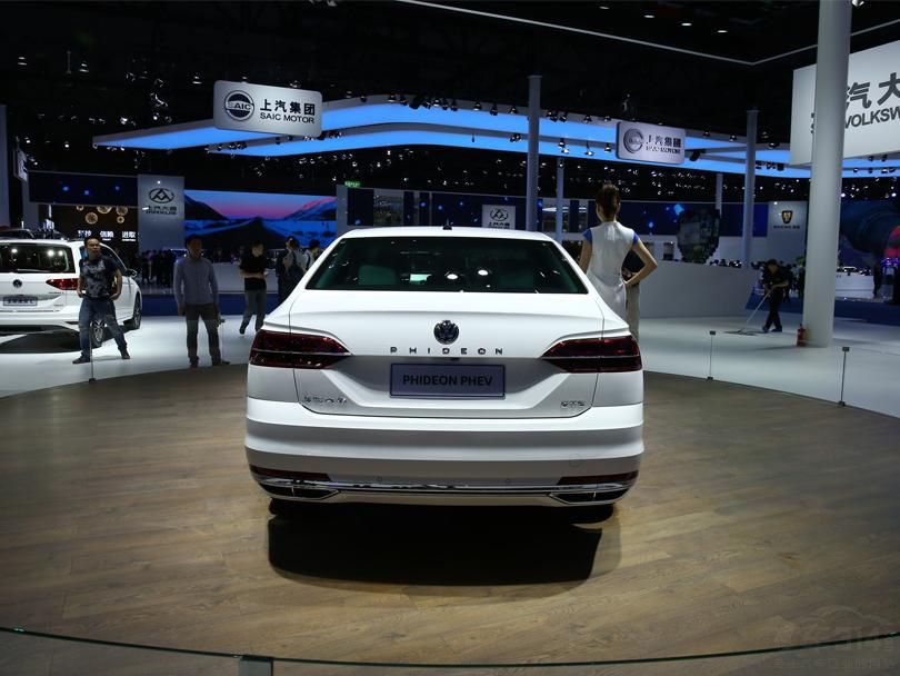 ���䳵���������ΰ�Ħ��С�������Ƕȵ��ڡ�