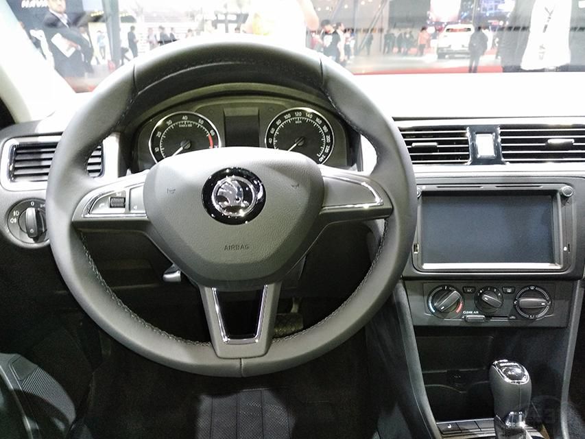 ����1.4Lƥ��5���ֶ������䣬1.6Lͬʱ�ṩ5���ֶ���6���Զ������䣬1.4T������ƥ�����7��DSG˫��ϱ����䡣