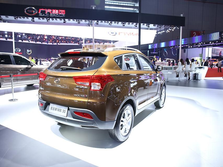 �ó����䱸���Ϊ215/70 R16��225/60 R17����̥��