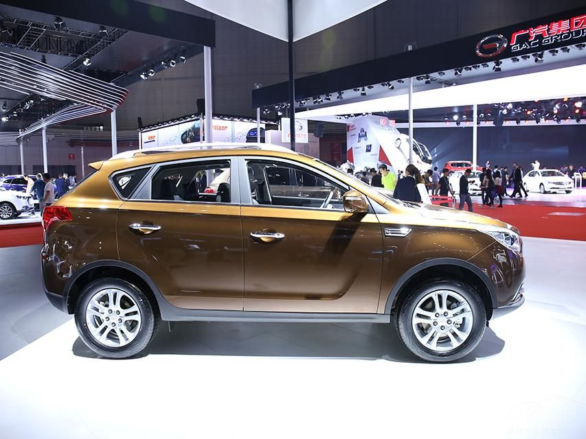 ���ݳ������õĲ�ͬ���³����ṩ����ǰ������դ���촰������ܡ�ǰ���ơ��ռ��г��ơ���������ǰ�����ۡ�Ʒ��LOGO��ʽ�����Ӱ�װ�μ����Ƹ��Ű��֡�ǰ��դ����ͷ��������Ȧ�����á�