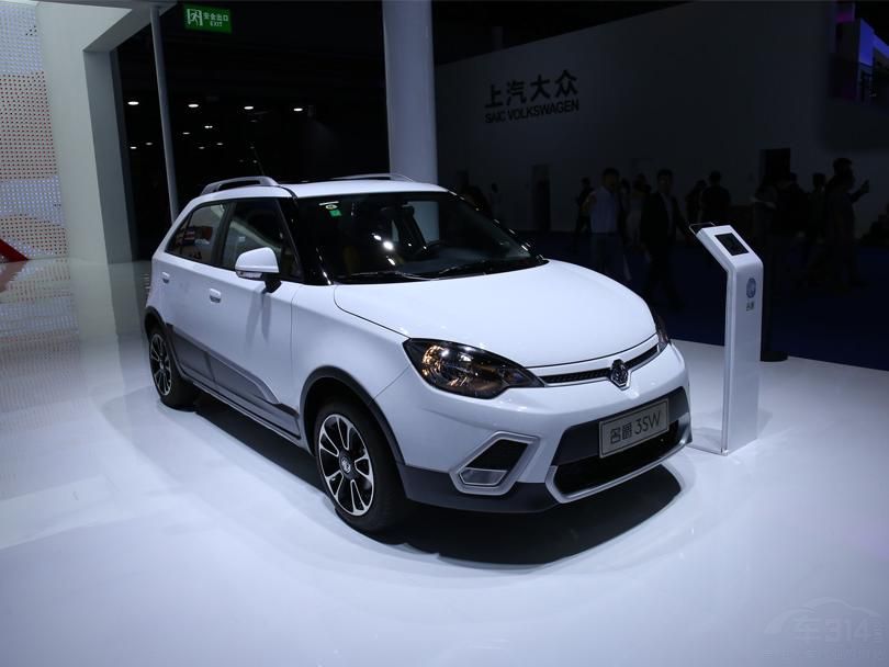 ǰ���ոܾ�����ɫ�»��壬��������������к�ɫ����״װ�ΰ塣