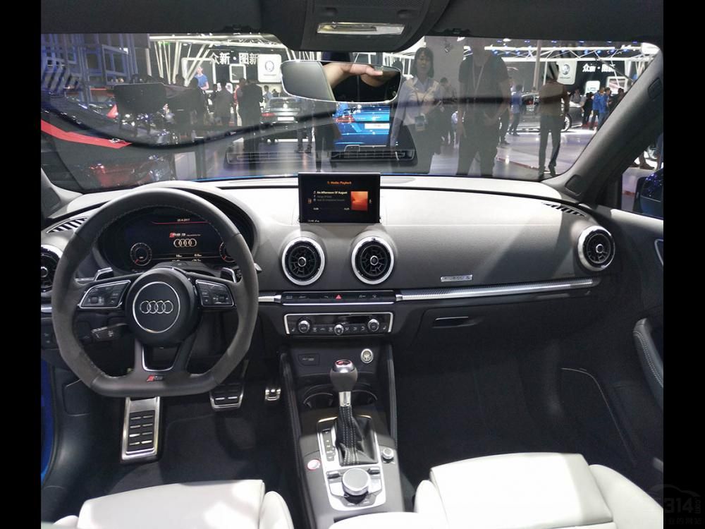 µRS 3 LimousineԴһ̨2.5TFSIֱ׷Ϊ400ֵŤΪ480ţס