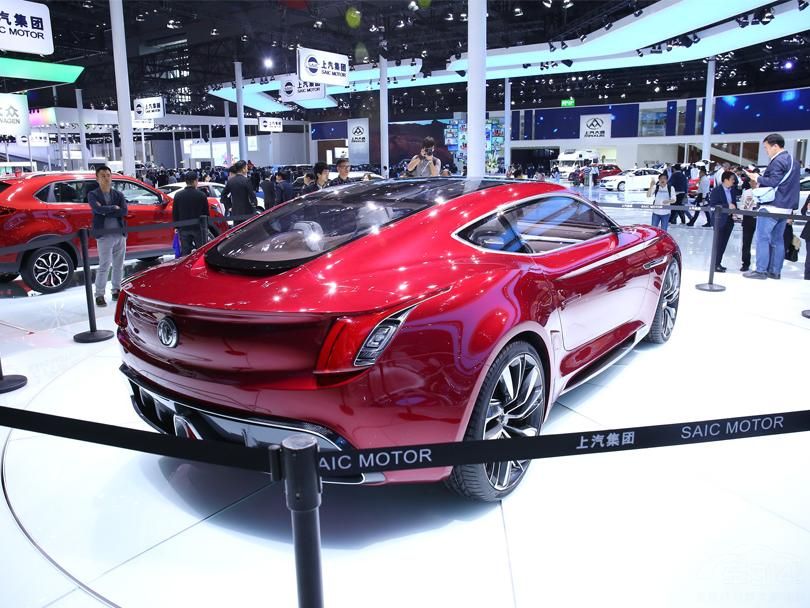 ����Ĳõĵ�Ƭʽ��ֱβ�ƣ�������δ���м汸�����۶�˿��������һ�ߵƳ�