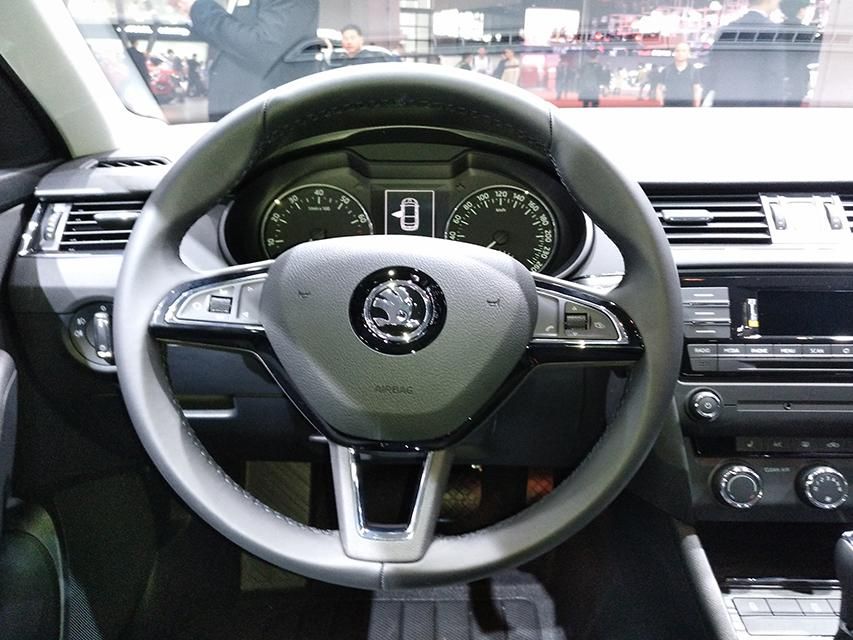 ��������泵�ͳ����߷ֱ�Ϊ4675/1814/1460mm�����Ϊ2686mm������ֿ�ͳ���������16mm�����ౣ�ֲ��䡣