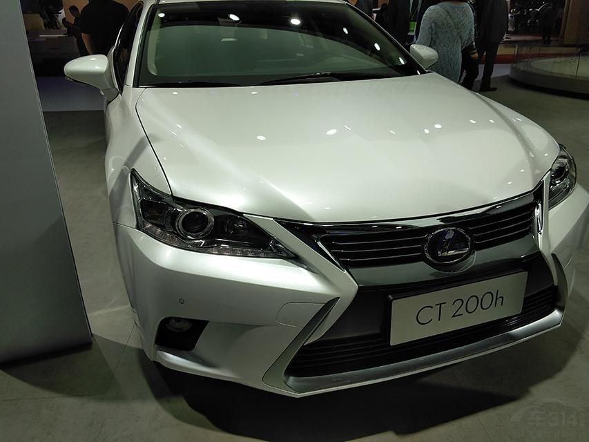 �����˸���Ϭ����ǰ������դ�����䱸��LED��Դǰ����飬ʹ���������������˶���