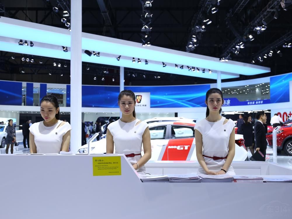 ��վһ�ž���һ�������ķ羰�߰���